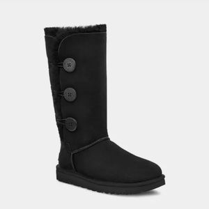 Ugg Bailey Button Triplet Boot in Black size 9